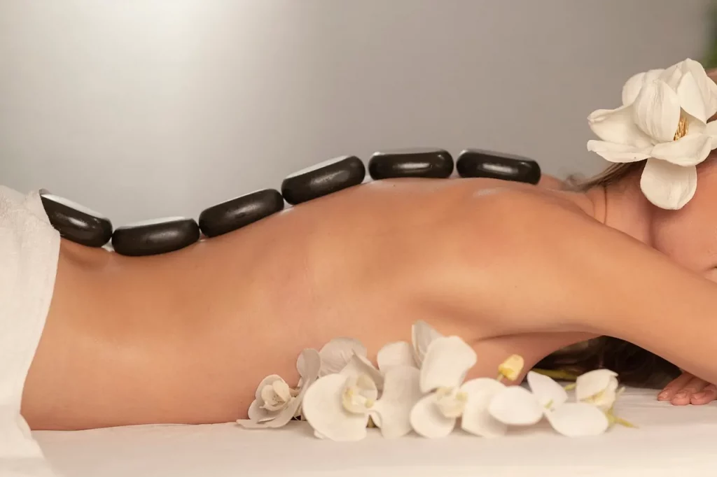 Tratamiento de masaje relajante con aromaterapia