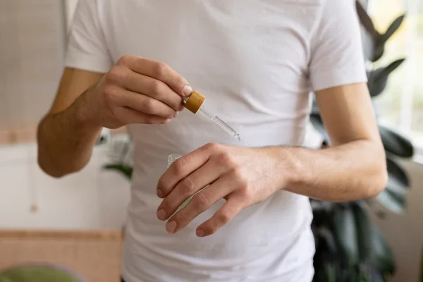 Aceite de CBD aplicada en músculos